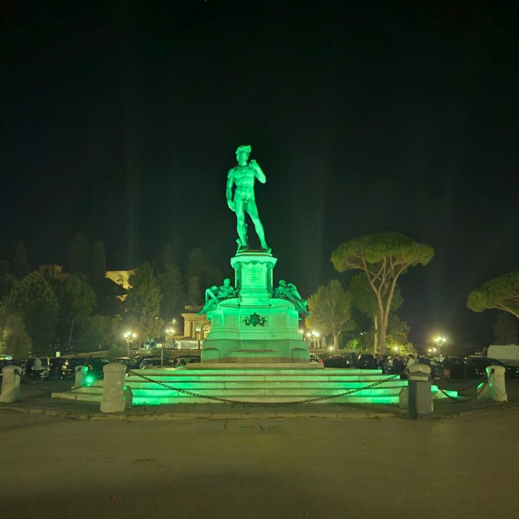 David di Firenze illuminato diveder per la settimana di sensibilizzazione sul test del portatore sano di fibrosi cistica